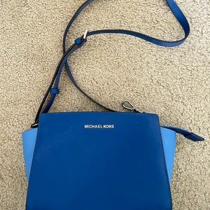 Micheal Kors Sling Purse